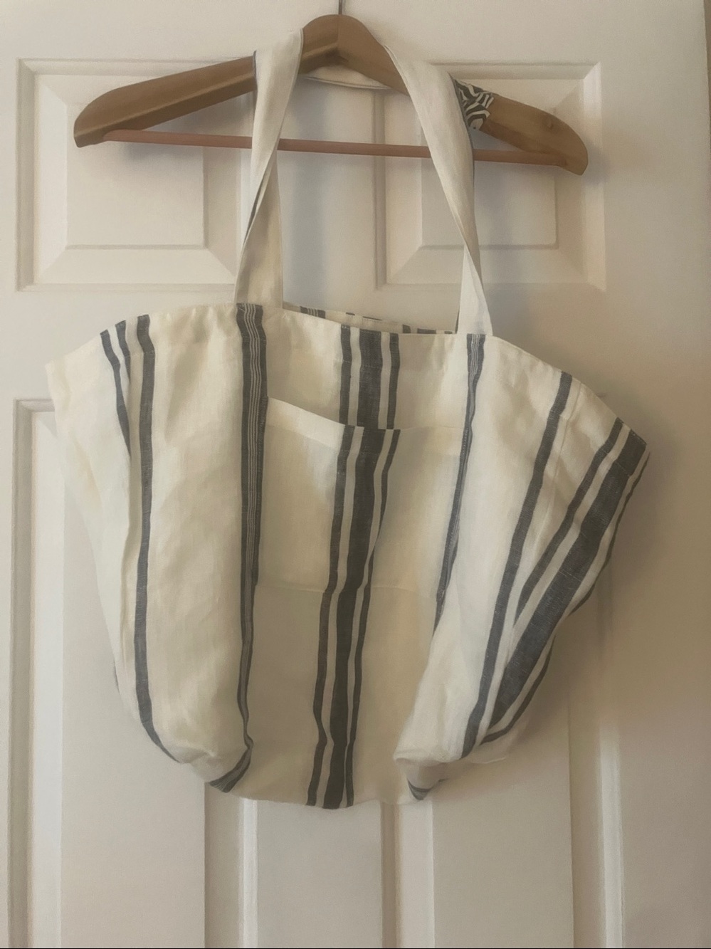 NWOT Anthropologie White and Navy Striped linen day Tote bag with front pocket